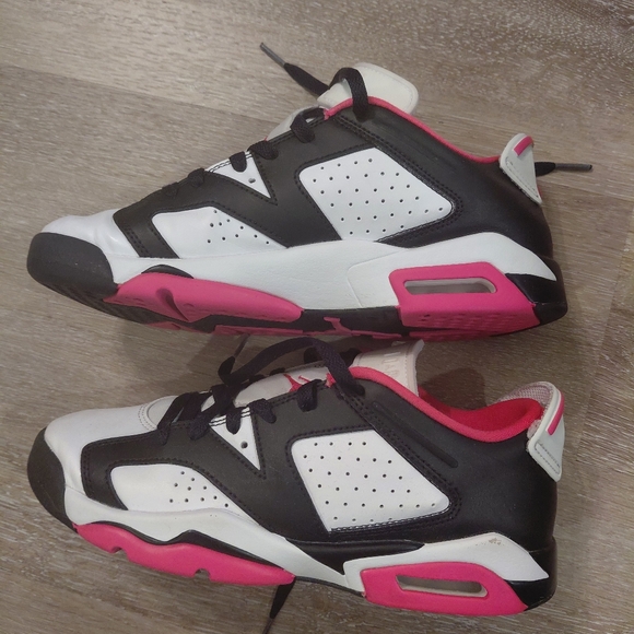 Kids Jordan's. Pink, black, white. Youth size 6.5. - Picture 8 of 8